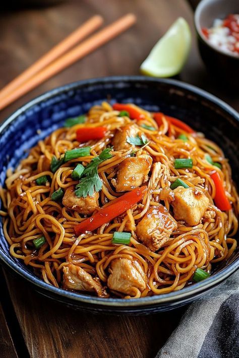 Easy Chicken Lo Mein, Fall Party Food, Lo Mein Noodles, Chicken Lo Mein, Best Macaroni Salad, Budget Family Meals, Simple Family Meals, Lo Mein, Cheap Meal