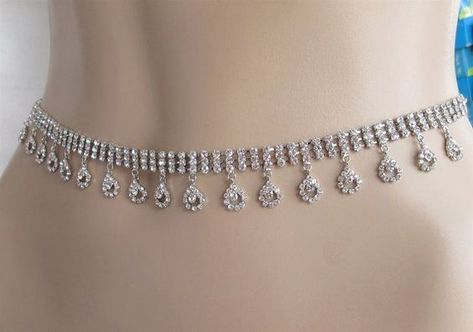 Sari Belt, Waist Chain Indian, Saree Belt, Holloween Costumes, Cup Chain Bracelet, Hip Chain, Fashion Terminology, Swarovski Pearl Necklace, Fancy Accessories