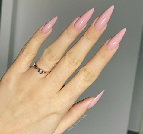 Acrylic Nails Stiletto, Stilleto Nails Designs, Brown Acrylic Nails, Baby Pink Nails, Milky Nails, Pointy Nails, Pink Glitter Nails, Stylish Nails Designs, Long Acrylic Nails Coffin