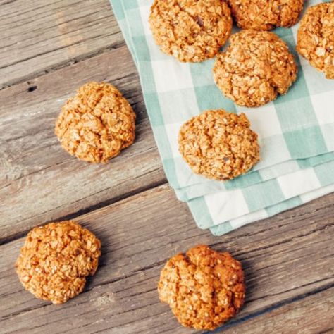 Horse Cookies Horse Cookies Recipes, Golden Paste, Horse Cookies, Horse Treats, Easy Treats, Molasses, Cookie Sheet, Christmas Cookies, Cookies Et Biscuits