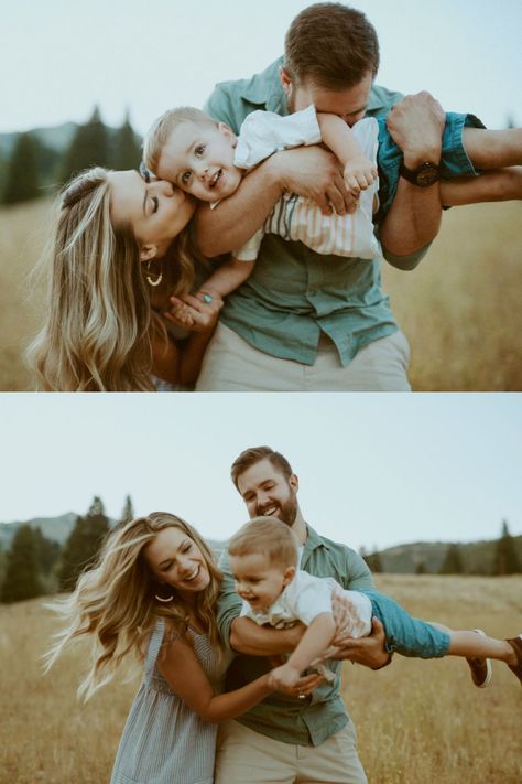 Family Photos With Phone, Couple Poses Family Photos, Co Parent Photoshoot, Family Picture With One Year Old, Family Of 3 Photo Prompts, Family Foto Ideas, Action Family Photos, Film Photography Family Session, Lifestyle Family Photos Outdoor