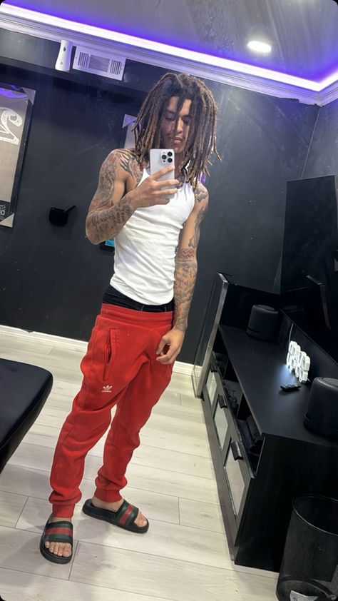 Fine Dreadheads, Hood Guys, Attractive Light Skin Men, Mens Dreads, Black Men Fashion Urban, Boys Fits, Cute Lightskinned Boys, Light Skin Men, Dreadlock Hairstyles For Men