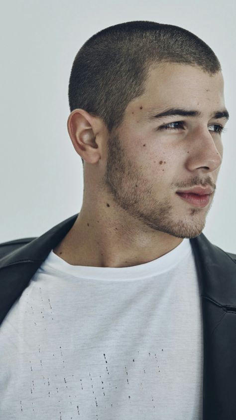 Male Model Style, Nick Jonas Album, God Particle, Very Short Hair Men, Jonas Brother, Liam James, Men Haircut Styles, Nick Carter, Corte De Cabelo Masculino