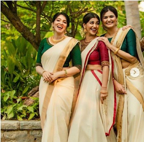 Onam Photoshoot Ideas Family, Onam Half Saree, Onam Poses, Onam Aesthetic, Onam Photoshoot Ideas, Kerala Saree Designs, Wedding Colour Pallet, Set Saree Kerala, Onam Photoshoot