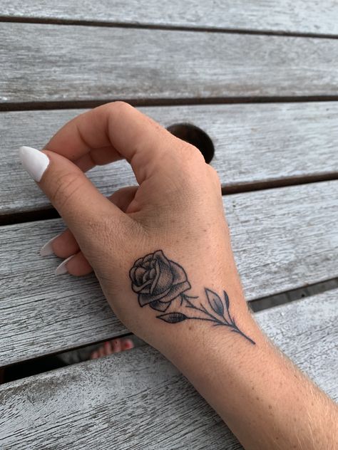 Tattoos For Women On Hand, Open Rose Tattoo, Tattoo On Palm, Cute Henna Tattoos, Cute Henna, Rose Tattoos For Women, Rose Tattoos For Men, Open Rose, Wrist Tattoos For Women