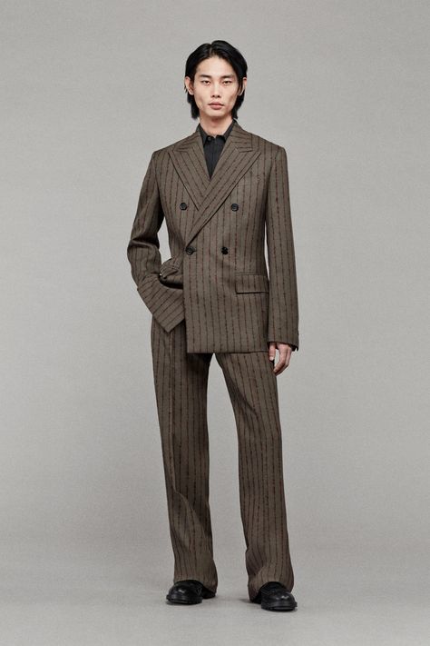 Burberry Resort 2025
https://www.vogue.com/fashion-shows/resort-2025/burberry-prorsum/slideshow/collection#40 Suits Men, Expensive Clothes, Burberry Prorsum, Fashion Suits For Men, Film Strip, Sharp Dressed Man, Next Clothes, Kinds Of Clothes, Men Fashion Casual Outfits