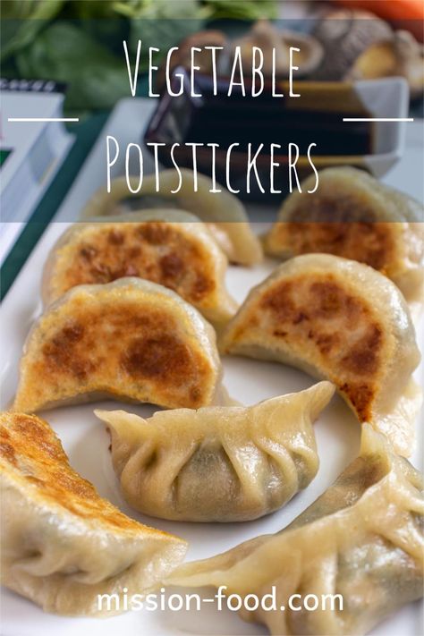 Veggie Dumplings, Dumpling Skin, Vegetable Dumplings, Dumpling Wrappers, Homemade Dumplings, Homemade Dough, Recipe From Scratch, Fried Vegetables, Dumpling Recipe