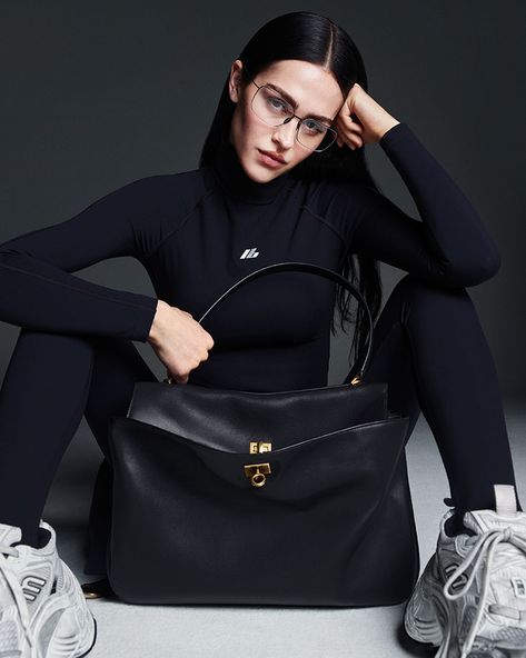 Balenciaga Launches Rodeo Bag Campaign Beverly Hills Shopping, Minimal Outfit Ideas, Bag Campaign, Gucci Westman, Amelia Gray Hamlin, Celebrity Bags, Amelia Gray, 80s Fashion Trends, Campaign Photography