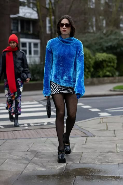 Cool Festival Looks, Quirky Street Style, Outfit Inspirations 2024, Cool Sweater Outfits, Unexpected Color Combinations Outfits, Winter Gig Outfit, Winter Outfits Gen Z, Uk Fashion 2024, Alternative Holiday Outfits