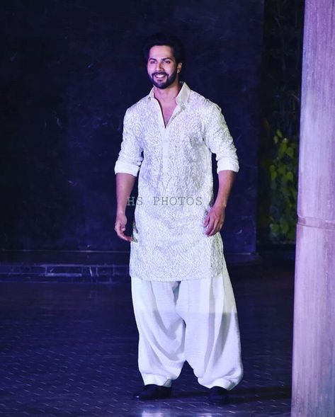 VarUn DhaWan Punjabi Design, Pajama Men, Shalwar Kameez Pakistani, Boys Clothes Patterns, Srk Movies, Boys Kurta Design, Groom Dress Men, Indian Groom Wear, Wedding Dresses Men Indian