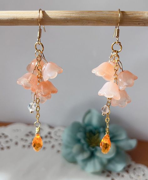 Lucite Flower Earrings, Lily Earrings, Earrings Kawaii, Long Earring, Le Crochet, Earrings Elegant, Lily Flower, Floral Earrings, Jewelry Inspo