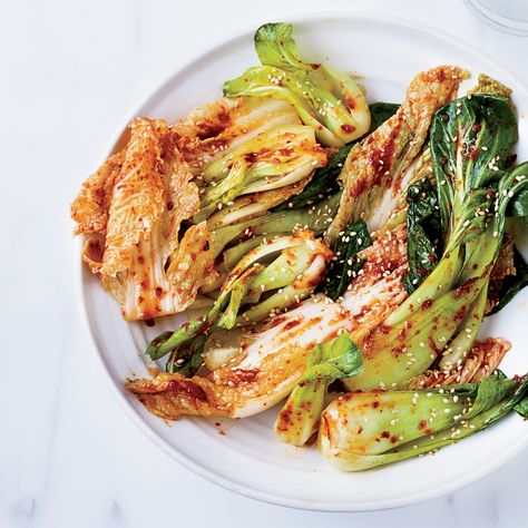 This is an excellent quick kimchi that perfectly balances heat, garlic and salt. The combination of cabbage and bok choy is delicious. Cabbage Kimchi Recipe, Quick Kimchi, Cabbage Kimchi, Radish Recipes, Kimchi Recipe, Vegetable Stew, Veggie Side Dishes, Cabbage Recipes, Vegetable Sides