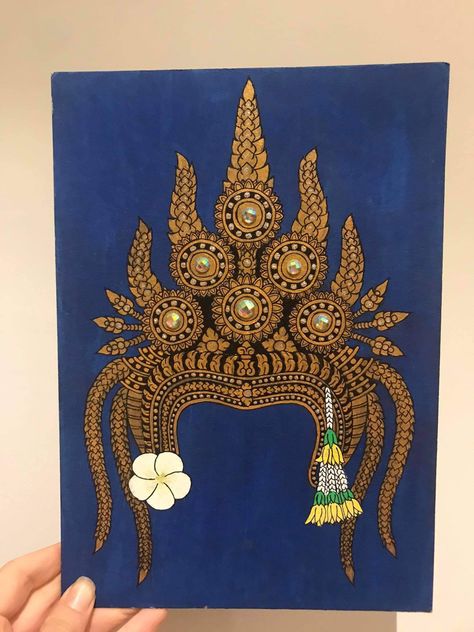 Here is Apsara crown from Angkor Wat of Cambodia’Khmer’. Hand drawing by Ka Sour Bung 🥰 from Cambodia 🇰🇭🇰🇭 Apsara Crown Tattoo, Tattoos On Chest, Artwork Videos, Apsara Khmer, Cambodia Art, Khmer Tattoo, Minimalistic Tattoos, Gong Li, Khmer Art