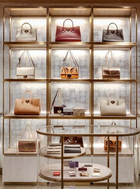 Shoe Store Design, Handbag Display, Desain Pantry, Clothing Store Design, Walk In Closet Design, Store Design Boutique, Soho New York, Luxury Closets Design, Store Interiors