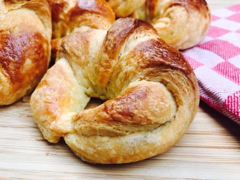 Bread Machine Croissants - Powered by @ultimaterecipe Crossiant Recipes, Zojirushi Bread Machine, Bread Machine Recipes Sweet, Easy Bread Machine Recipes, Croissant Bread, Bread Maker Machine, Croissant Dough, Bread Maker Recipes, Croissant Recipe