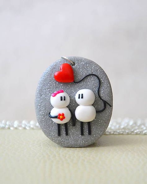 Valentines Clay Ideas, Mini Crafts, Anniversary Gift Diy, Clay Keychain, Clay Magnets, Art And Craft Videos, Keramik Design, Cadeau Diy, Polymer Crafts