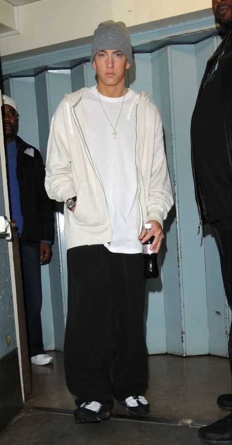 Eminem Outfits, Outfits 2000s Style, Eminem Style, Looks Hip Hop, 2000s Outfit, Eminem Slim Shady, Outfits 2000s, The Real Slim Shady, Rapper Outfits