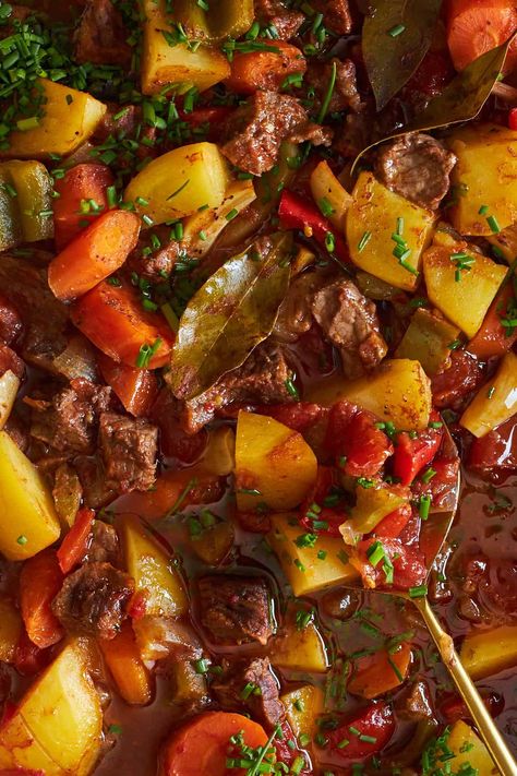 Make this easy beef bake recipe for a fun take on classic beef stew. It's a warm, hearty comfort food full of flavor and nutrients! Summer Beef Stew, Baked Beef Stew, Food Dolls Recipes, Beef Bake, Beef Stew Stove Top, Easy Oven Recipes, Oven Beef Stew, Classic Beef Stew, Food Dolls