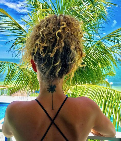 Palm tree back of the neck tattoo Tree Tattoo Back Of Neck, Palm Tree Tattoo Back, The Neck Tattoo, Tattoo Back Of Neck, Cross Tattoo Neck, Cross Tattoo Meaning, Tree Tattoo Back, Tattoo Tree, Tattoo Neck