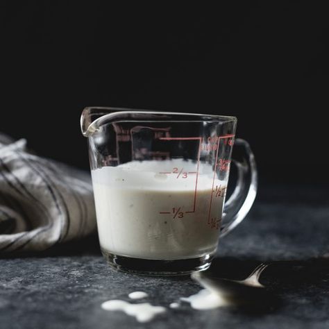 Buttermilk Alternative, Make Your Own Buttermilk, Fermented Dairy, Cupcakes Red Velvet, Sour Milk, Buttermilk Substitute, Cultured Buttermilk, Buttermilk Dressing, Fermented Milk