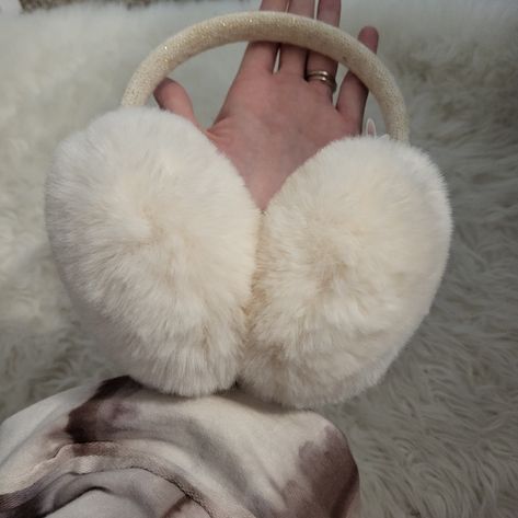 Nwot Earmuffs Perfect For Winter Cold Days! Fluffy Ear Muffs Outfit, White Ear Muffs Outfit, Coquette Earmuffs, Y2k Earmuffs, Earmuffs Aesthetic, Fawn Outfit, White Earmuffs, Earmuffs Outfit, Cute Earmuffs