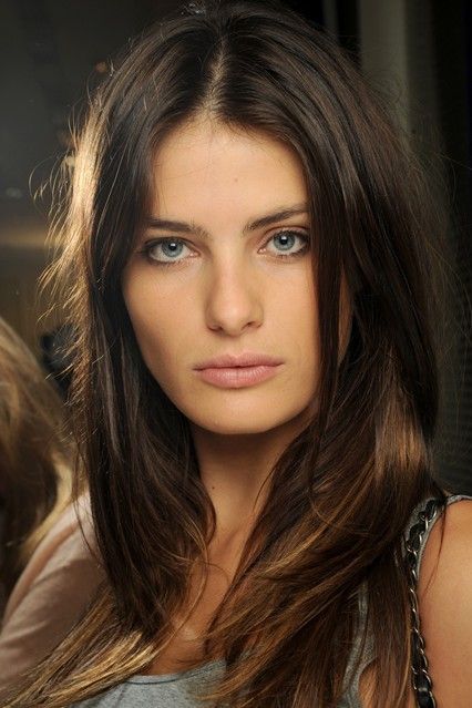 Isabeli Fontana Catwalk CV Isabeli Fontana Victoria Secret, Models Backstage, Isabeli Fontana, Doutzen Kroes, Victorias Secret Models, Top Models, July 4, Brunette Hair, Vogue Paris