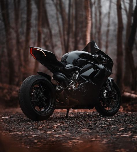 @bikeztube In the heart of the forest, where shadows dance and light scarcely pierces the canopy, stands an icon of sheer power and elegance--the black ‼️Ducati Panigale V4‼️ by @layed_black. This beast, cloaked in an inky black finish, commands attention and respect from the moment it appears. Black Ducati Panigale, Ducati Panigale V4 Black, Black Ducati, Ducati Panigale V4, Panigale V4, Pretty Bike, Ducati Panigale, Bmw S1000rr, Classy Cars