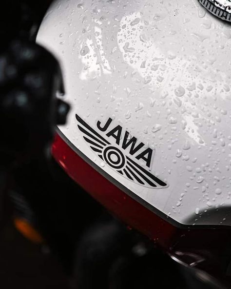 Jawa 42 Bobber: A Modern Classic with Timeless Appeal Jawa 42 Bobber, Jawa 42, Desktop Gadgets, Bobber Style, Vintage Aesthetics, Riding Motorcycle, Royal Enfield, Car Wallpapers, Wallpaper Aesthetic