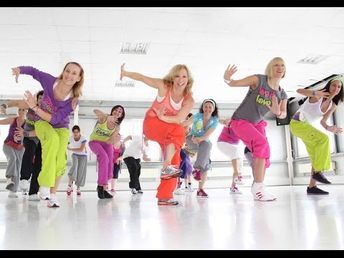 Zumba Benefits, Zumba For Beginners, Zumba Songs, Zumba Workout Videos, Zumba Dance Workouts, Zumba Videos, Dance Workout Routine, Zumba Routines, Aerobics Classes