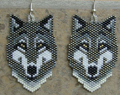 . Wolf Earrings, Wolf Den, Beaded Earrings Native, Art Perle, Beadwork Designs, Native American Beaded Earrings, Native Beadwork, Beading Jewelery, Brick Stitch Earrings