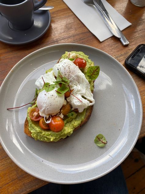 Brunch Avocado Toast, Healthy Brunch Aesthetic, Guacamole Bruschetta, Gourmet Breakfast, Healthy Brunch, Famous Actors, Food Babe, Healthy Food Motivation, Meal Prepping