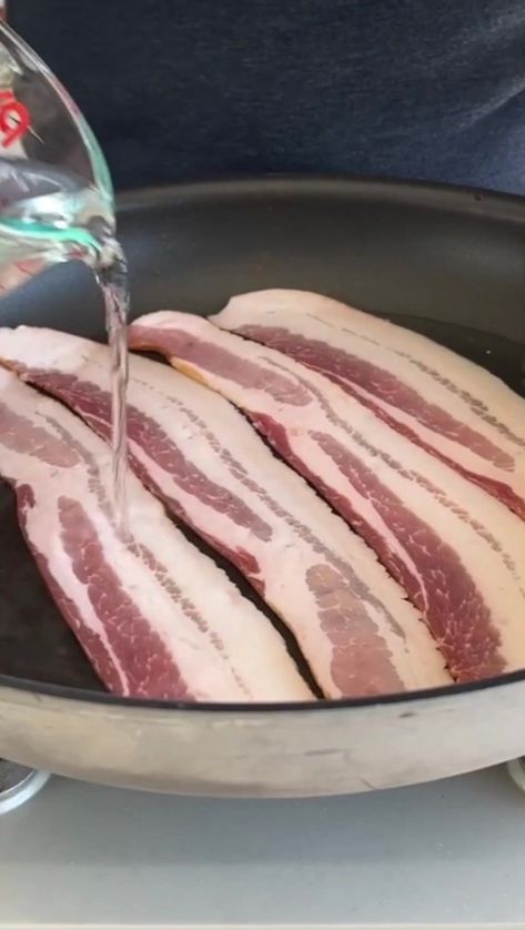 Boiled Bacon, Cookie Balls Recipe, Perfect Bacon, Make Bacon, Amazing Food Hacks, Bacon In The Oven, How To Make Bacon, Cooking Bacon, Baked Bacon