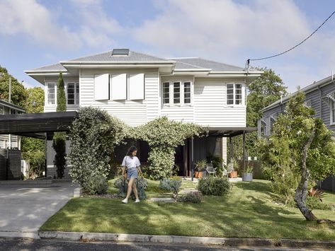 Hawthorne Residence – Kieron Gait Architects Future House Exterior, Small House Exteriors, Queenslander House, Brisbane Architects, Timber Home, Timber Architecture, Fence Landscaping, Timber House, Home Reno