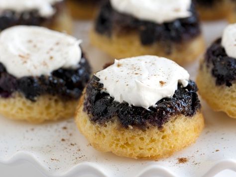 Blueberry-Grapefruit Upside-Down Cakes Grapefruit Upside Down Cake, Blueberry Upside Down Cake, Upside Down Cakes, Betty Crocker Cake Mix, Betty Crocker Cake, French Vanilla Cake, Mini Torte, Cake Mini, Mini Tortillas