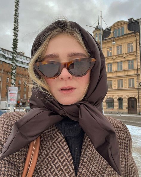 Stylish Winter Hats, Knitwear Trends, Silk Headscarf, London Outfit, Fall Hats, Mood Board Fashion, Black North Face, Hiking Outfit, Mirrored Sunglasses Women