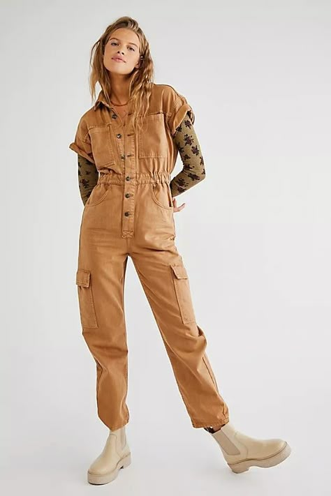 Coverall Outfit Women, Boilersuit Outfit, Utility Jumpsuit Outfit, Coveralls Outfit, Coverall Outfit, Work Coveralls, Jumpsuit Costume, Jumpsuit Shorts, Costume Jumpsuit