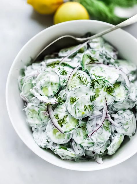 Creamy cucumber salad Cucumber Yogurt, Salad Recipes Healthy Easy, Creamy Cucumber Salad, Mint Salad, Creamy Cucumbers, Cucumber Recipes Salad, Cucumber Recipes, Salad Recipes For Dinner, Easy Salad Recipes