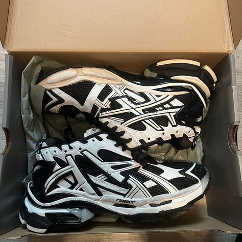 Brand New Balenciaga Runner Balenciaga Runner, Balenciaga Runners, Shoes Balenciaga, Pretty Shoes Sneakers, Kicks Shoes, Fall Outfits Men, Balenciaga Black, Balenciaga Shoes, Swag Shoes