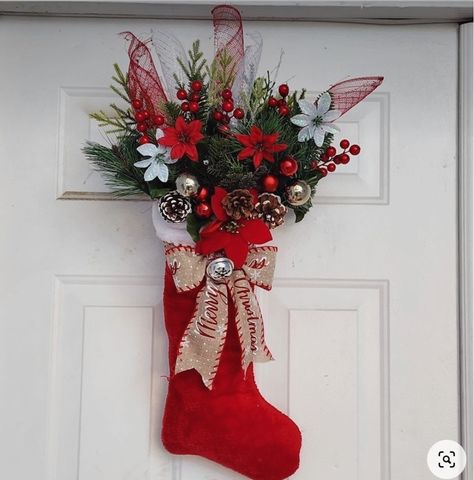 Stocking Wall Hanger, Christmas Garland Decorating Ideas, Best Christmas Garland, Christmas Tree Decorations Ribbon, Beautiful Paper Flowers, Holiday Wreaths Christmas, Holiday Wreaths Diy, Hanger Decor, Christmas Flower Arrangements