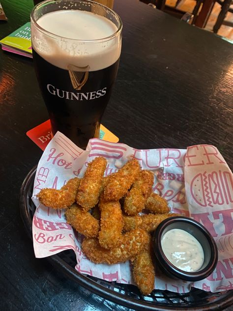 Girls dinner bar pub snack fried pickles irish pub guiness drink snack ideas fried food finger food ranch sause Bar Snacks Pub, Friend Pickles, Bar Food Ideas, Pub Snack, Food Finger, Girls Dinner, Bar Snacks, Bar Food, Fried Pickles