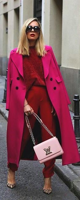 Fuchsia Outfit, Dress And Sneakers Outfit, European Street Style, Rose Fushia, Coat Outfit, Pink Coat, Interview Outfit, Autumn Street Style, Coat Outfits