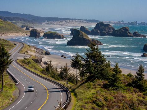 Road Trip From Seattle To Portland - LazyTrips Oregon Dunes, Oregon Road Trip, Red River Gorge, Scenic Road Trip, West Coast Road Trip, Beautiful Roads, Scenic Roads, American Road Trip, States In America