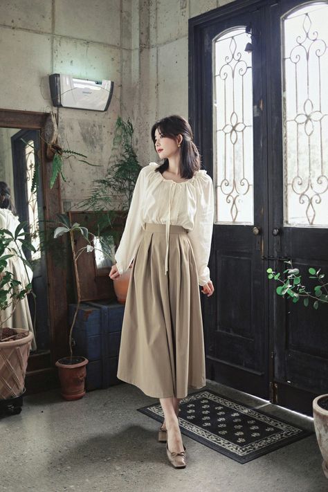 Earth Tone Outfits Korean, Earth Tone Outfits Women, Earth Tone Outfits Aesthetic, Feminim Style Outfit, Outfit Earth Tones, Earthy Tone Outfits, Earth Tones Outfit, Earth Tone Clothes, Uniqlo Women Outfit