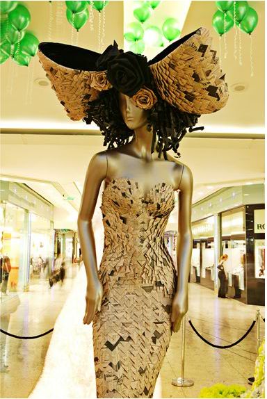 If It's Hip, It's Here: And You Thought Origami Was Impressive: Paper Fashions By Zoe Bradley Paper Headpiece, Paper Clothes, Paper Fashion, Paper Bead Jewelry, Paper Dress, Work Culture, Luxury Paper, Fashion Art Illustration, Art Dress