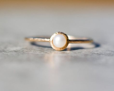 Pearl Rings In Gold, Gold Ring With Pearl, Engagement Rings Romantic, Pearl Wedding Ring, White Pearl Ring, 14k Gold Wedding Ring, Pearl Engagement Ring, Gold Pearl Ring, Yellow Engagement Rings