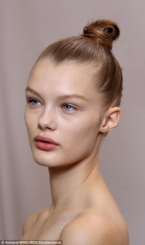 Model bone structure: High buns featured heavily Kristina Grikaite, Evil Beauty, Kris Grikaite, Baby Blonde Hair, Natalia Vodianova, Model Aesthetic, Model Face, Random Pics, 영감을 주는 캐릭터