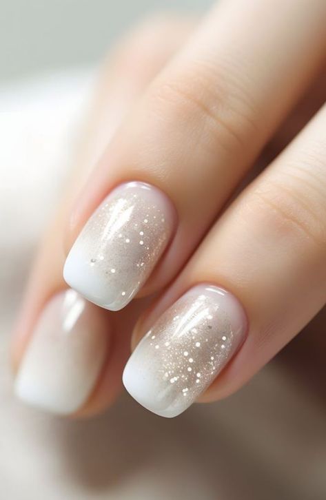 Holiday Nails New Years, Glitter Nails Winter, New Years Eve Nails Glitter, Pretty Nails Ideas, Nails New Years Eve, Nails Winter Christmas, Nails Shimmer, Winter Christmas Nails, Nail Shades