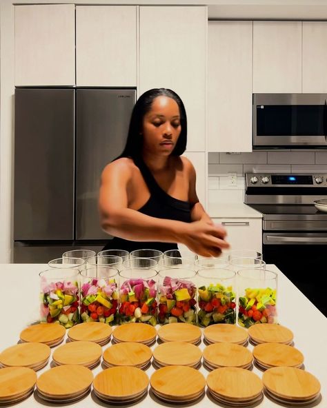 8.7M views · 152K reactions | The Meal Prep Queen 👑🥗 | Meal-prep breakfast, a snack and dinner with me 👑🥗 christine.elizabeth | By FOODbible | Today, I'm making two crop salads for the week. One for me and one for my fiance. I'm trying to get them to eat healthier. I added tomatoes, avocados, hard-boiled eggs, romaine lettuce, Parmesan cheese, and ham. We gotta get that protein in. I didn't add any dressing to these jars because we both like different dressings so we'll add these in when we eat them later this week. Next, I'm making a fruit jar. These particular fruits are not very messy to eat so I tend to stick with these. There's my fiance interrupting my video. I used grapes, mangoes, pineapple, and mandarin oranges and these are super helpful because at least once a day, I have a Christine Elizabeth Meal Prep, Fruit Salad Meal Prep, Salads For The Week, Christine Elizabeth, Fruit Jar, Amazing Food Hacks, Prep Meals, Prep Breakfast, Salad Meal Prep