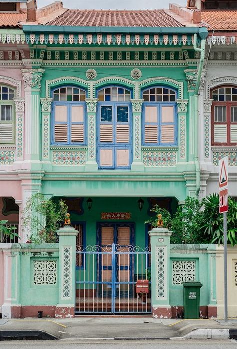 Thailand House Design, Asian Houses, Singapore Shophouse, Thailand Architecture, Singapore Architecture, Asian House, Apartment Exterior, Internal Courtyard, Madurai