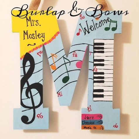 Teacher Gift Ideas Diy, Music Teacher Gift Ideas, Baby Gifts Diy, Band Room Ideas, Diy Useful, Teacher Door Hanger, Sheet Music Crafts, Trendy Baby Gifts, Band Room